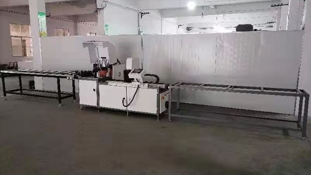 工業(yè)鋁型材自動(dòng)鋸的優(yōu)點(diǎn)有哪些？知道這些優(yōu)點(diǎn)為您節(jié)省很多人工成本！