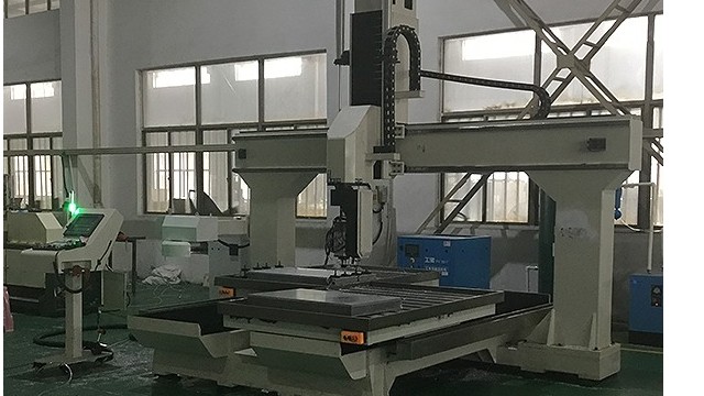 五軸加工中心操作要注意哪些步驟？-科鼎鑫