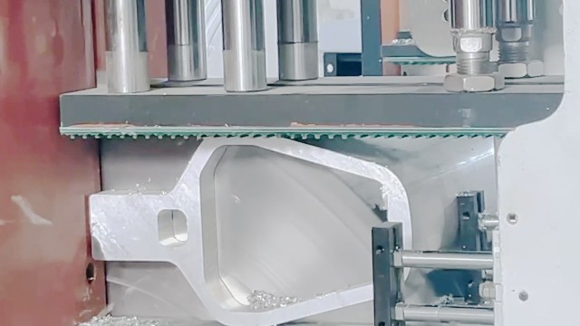 全自動鋁型材切割機你知道怎樣保養(yǎng)嗎？