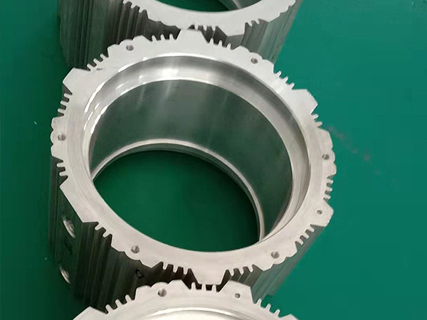 鋁型材加工中心各種機(jī)加工工藝精度能到達(dá)多少？-科鼎數(shù)控