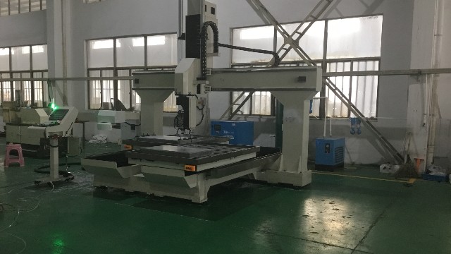 龍門加工中心采購的時候需要注意什么？