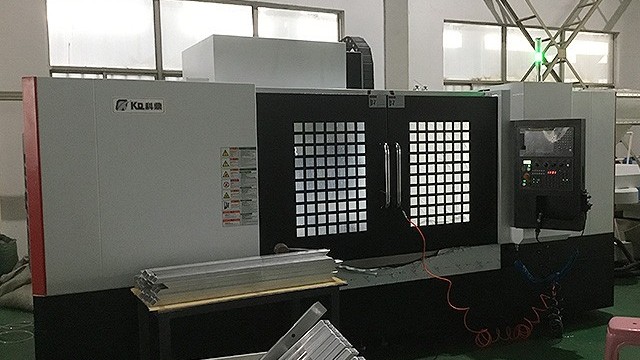 數(shù)控加工中心出現(xiàn)精度偏差該怎么辦？-科鼎數(shù)控